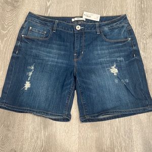 size 30 NWT jean shorts